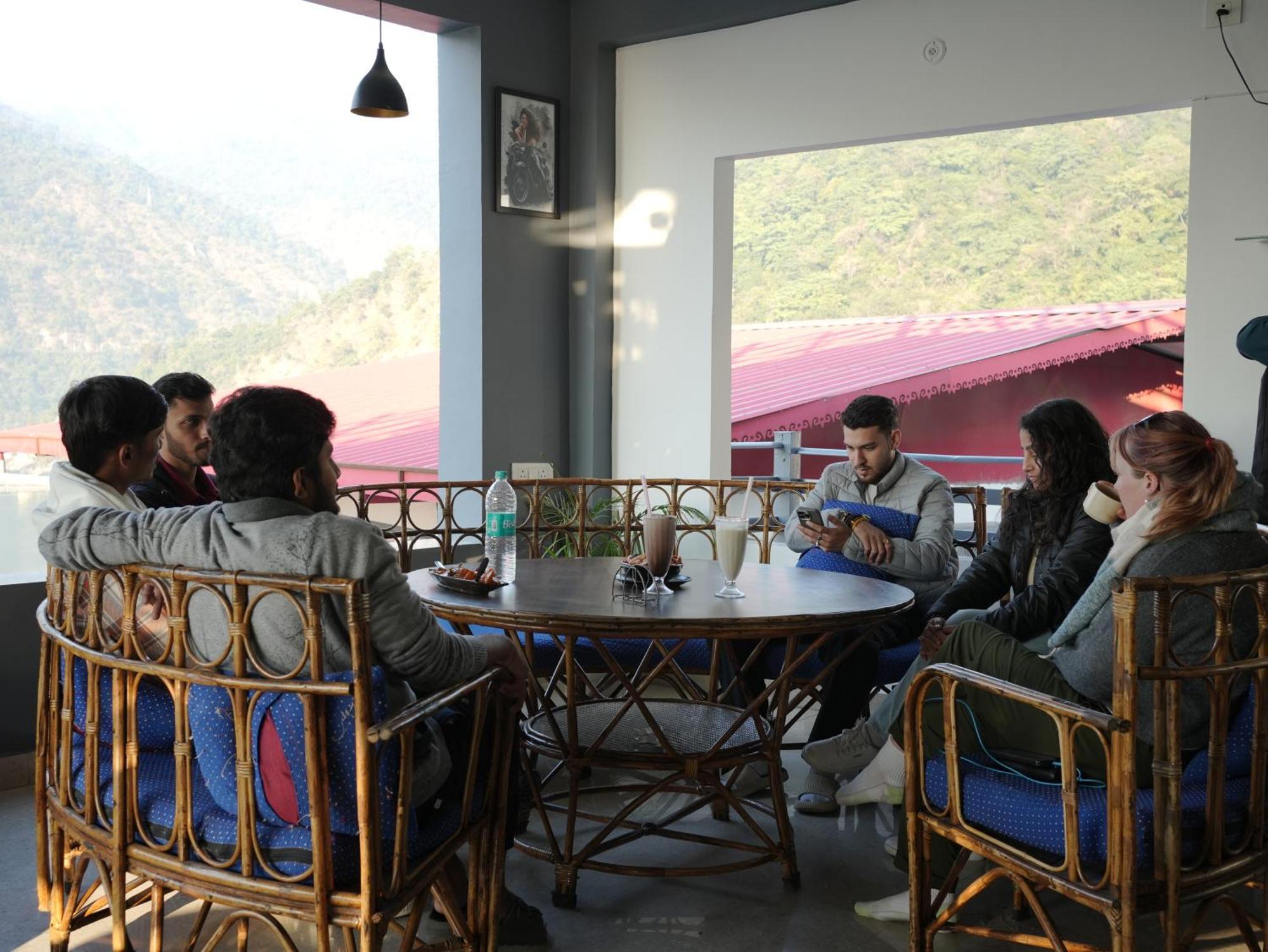 Skyard Rishikesh, Laxman Jhula Hostel Kültér fotó