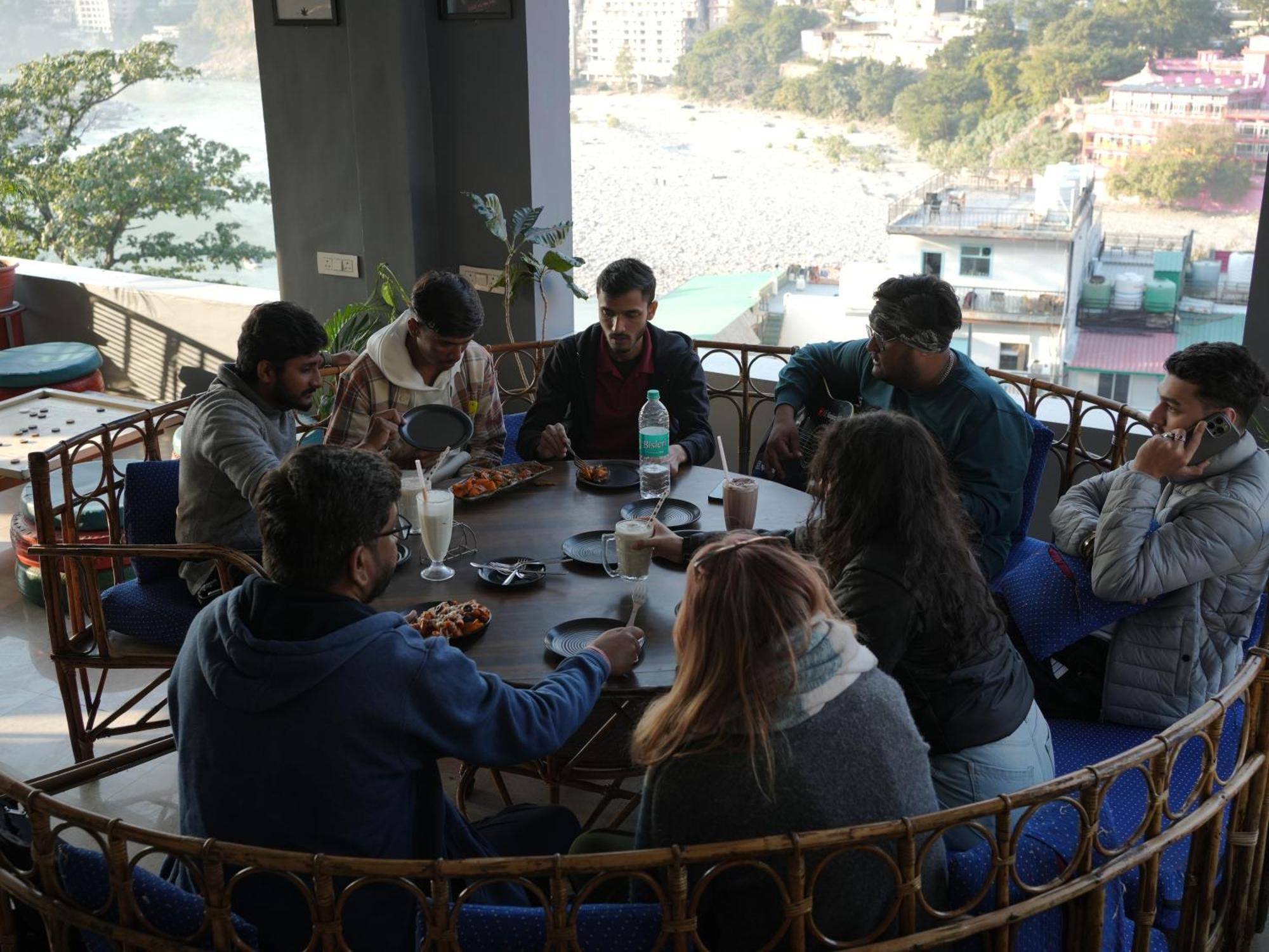 Skyard Rishikesh, Laxman Jhula Hostel Kültér fotó