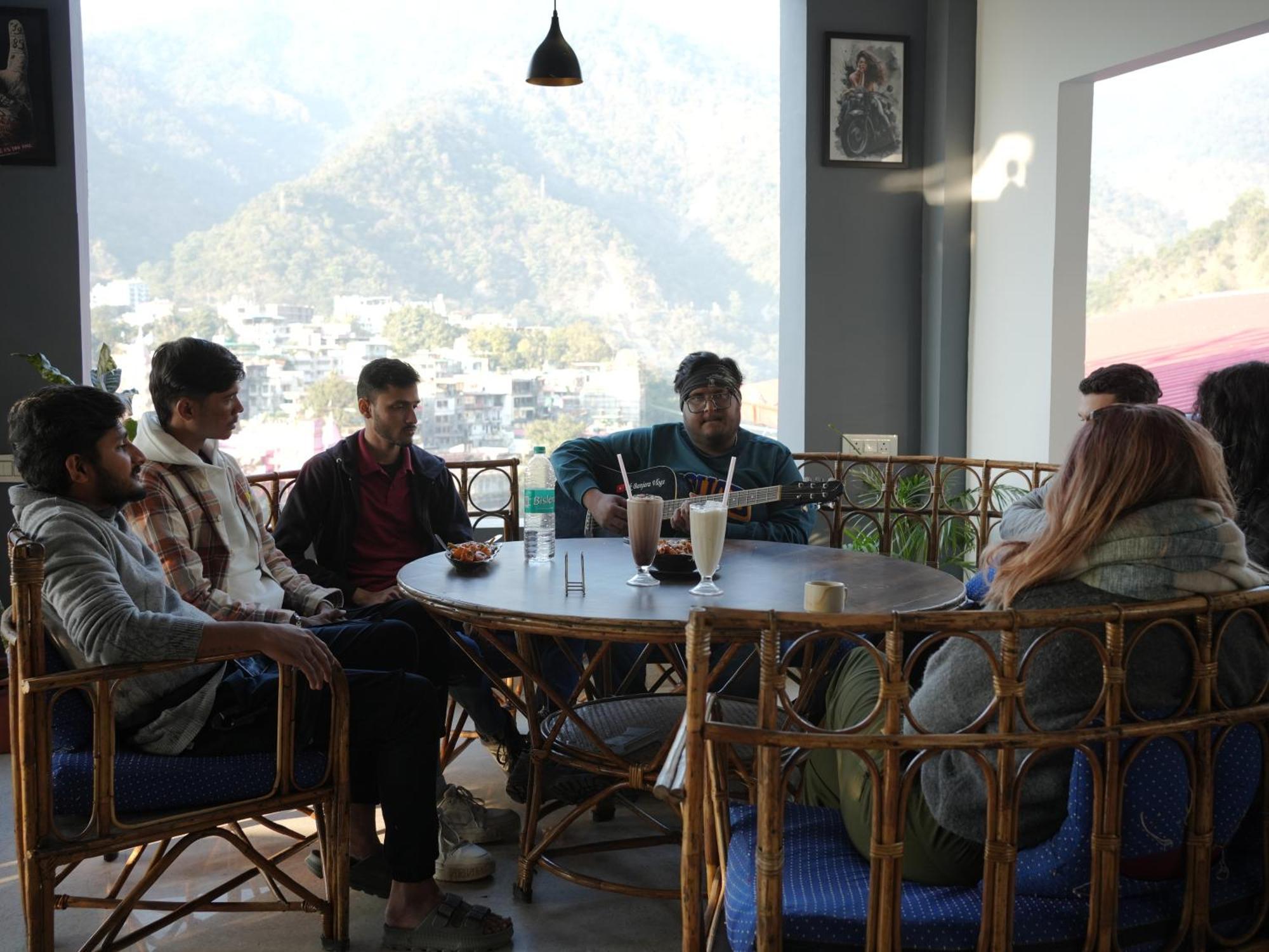 Skyard Rishikesh, Laxman Jhula Hostel Kültér fotó