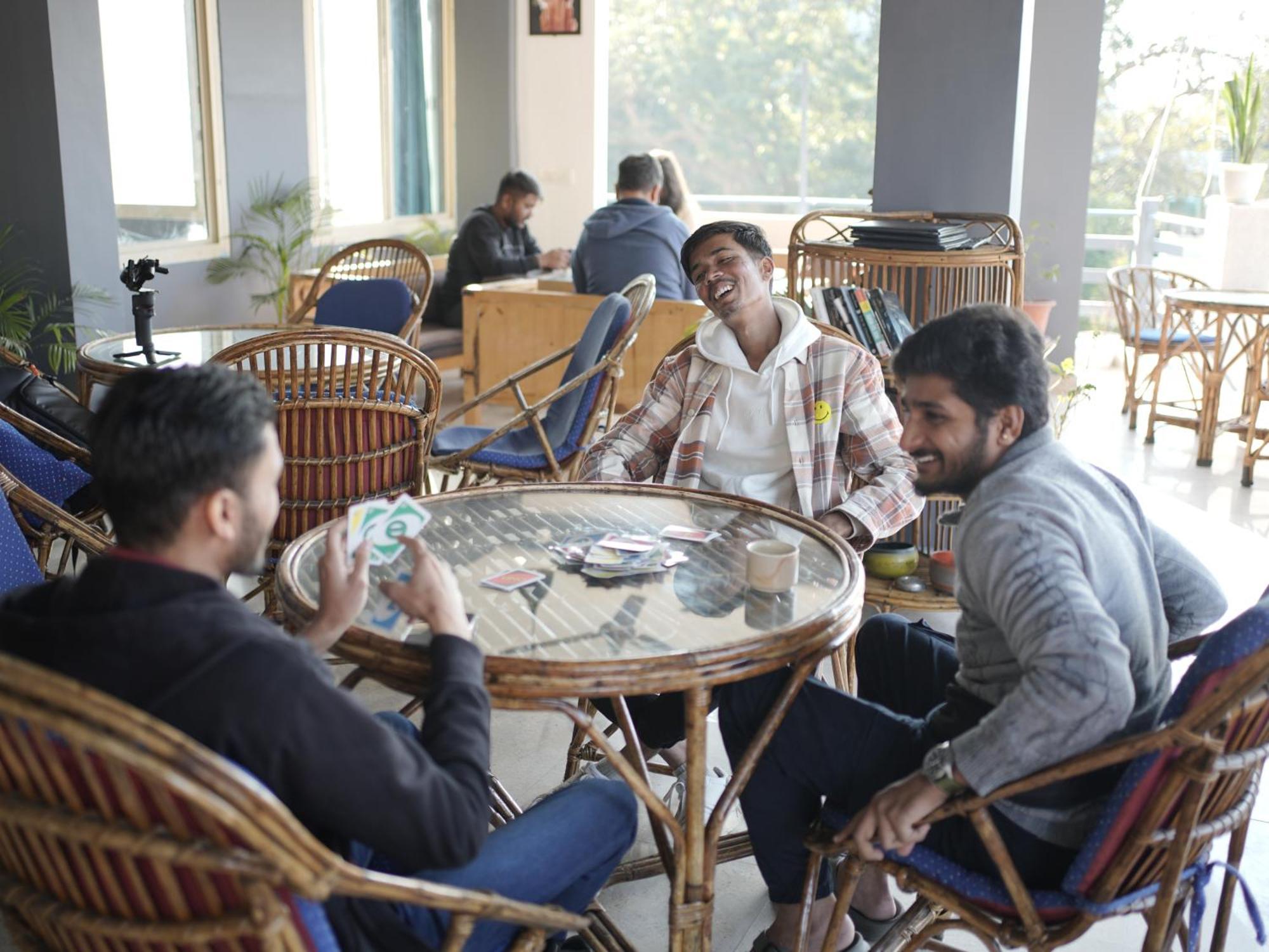Skyard Rishikesh, Laxman Jhula Hostel Kültér fotó
