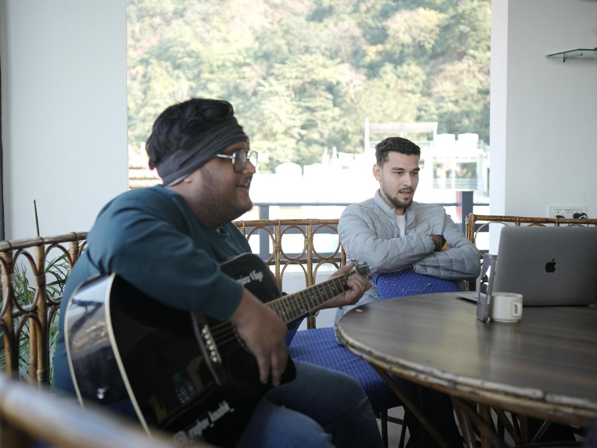 Skyard Rishikesh, Laxman Jhula Hostel Kültér fotó