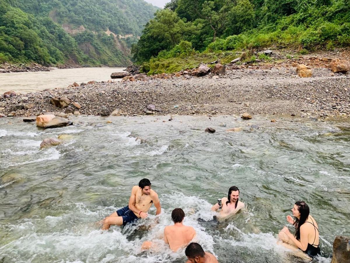 Skyard Rishikesh, Laxman Jhula Hostel Kültér fotó